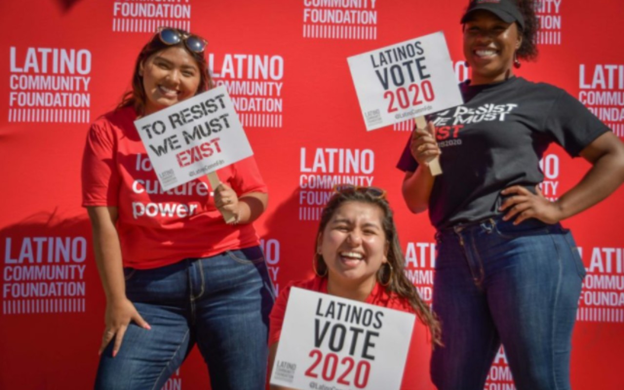 Jóvenes latinos en California son los menos animados para votar en las próximas elecciones