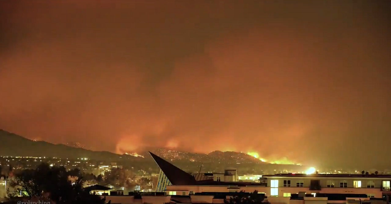 Imágenes del incendio CalWood, en Colorado. El fin de semana, este fuego y otros don incendios en Utah provocaron miles de evacuaciones. | Foto: Captura de video.