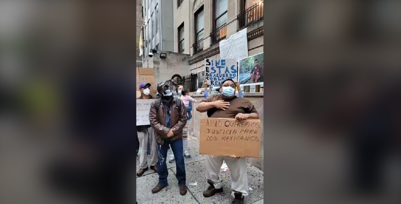 Manifestación frente al Consulado de México en Nueva York. | Foto: Captura de pantalla.