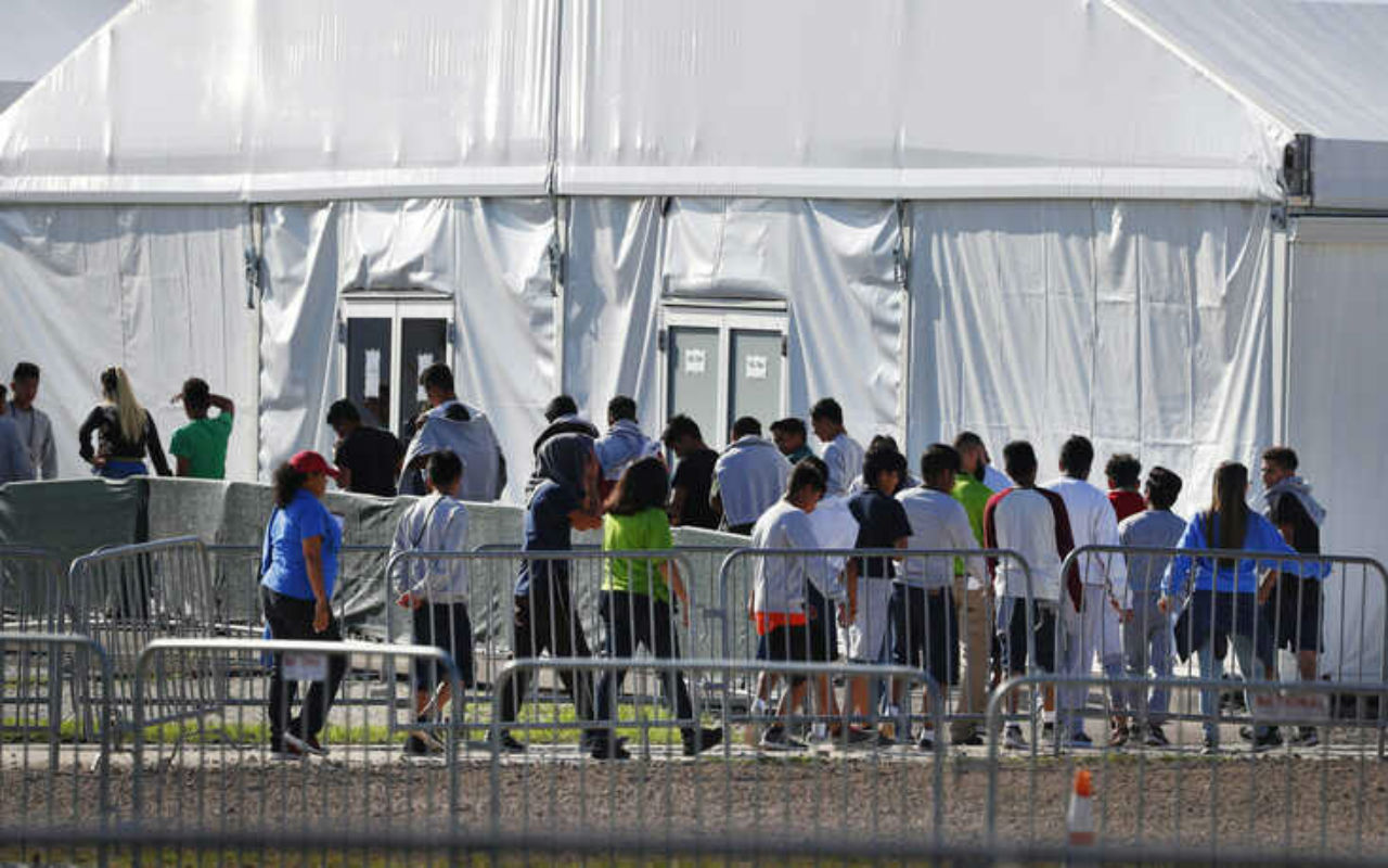 Congreso asegura que unos 600 menores migrantes no podrán reunirse con sus padres AP VOA