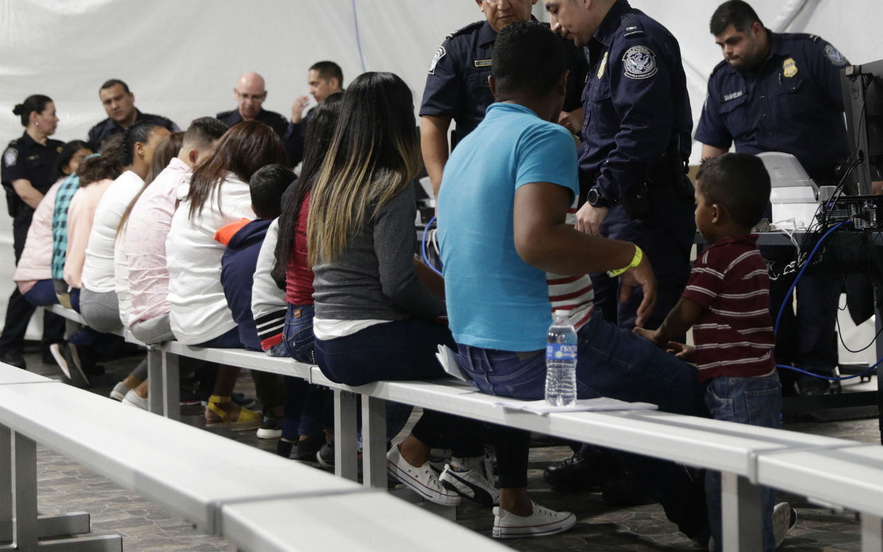 Corte de inmigración de Florida reabrirá a pesar de los contagios en el estado AP VOA