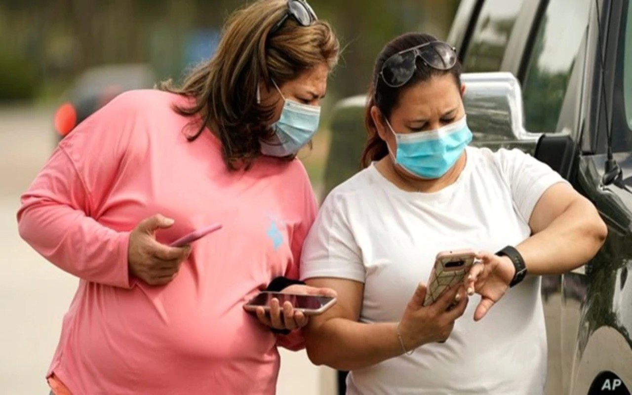 La SRE apoya a los connacionales brindándoles información útil durante la emergencia sanitaria. | Foto: VOA / AP.
