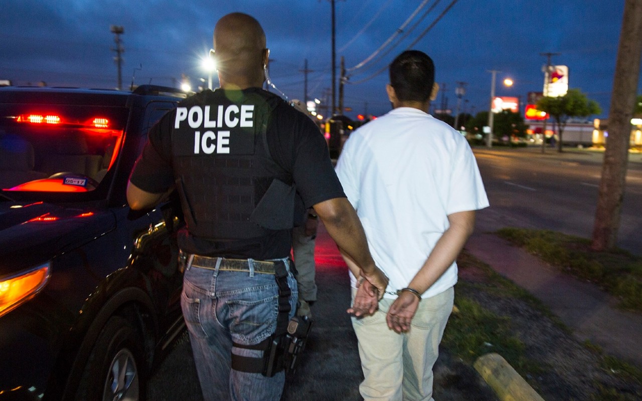 ICE confirma nueva política de deportaciones exprés para migrantes