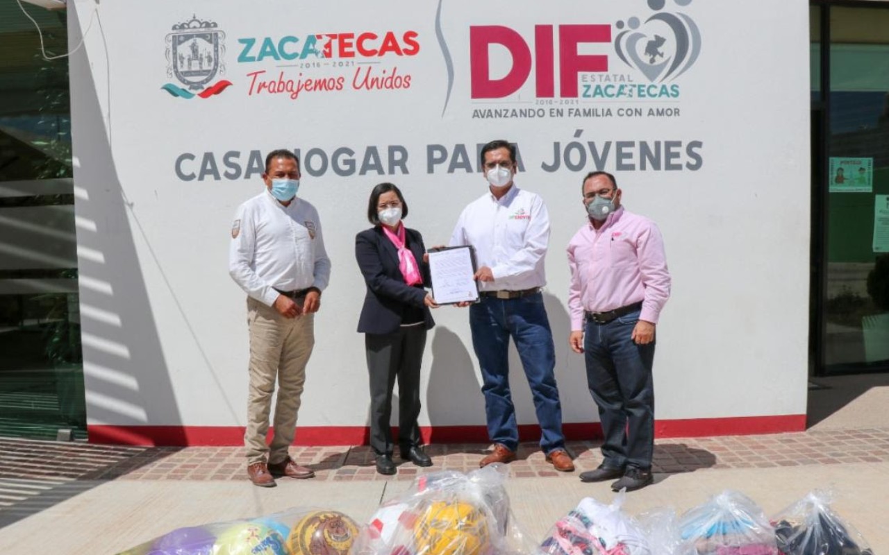 INM dona juguetes y equipo deportivo a casa hogar juvenil en Zacatecas