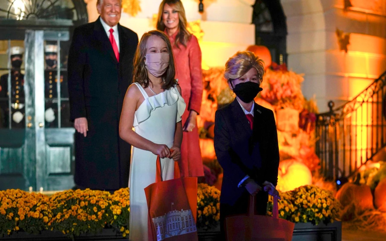 Niños celebran Halloween en la Casa Blanca manteniendo la sana distancia