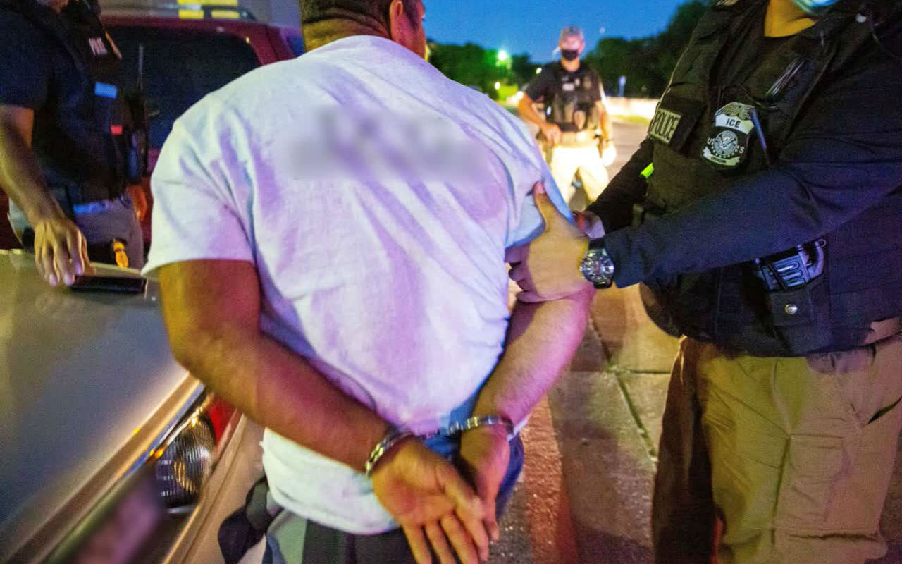 Los agentes de ICE detuvieron a 88 personas que habían sido liberadas por el gobierno de Nueva Jersey. | Foto: @ICEgov.