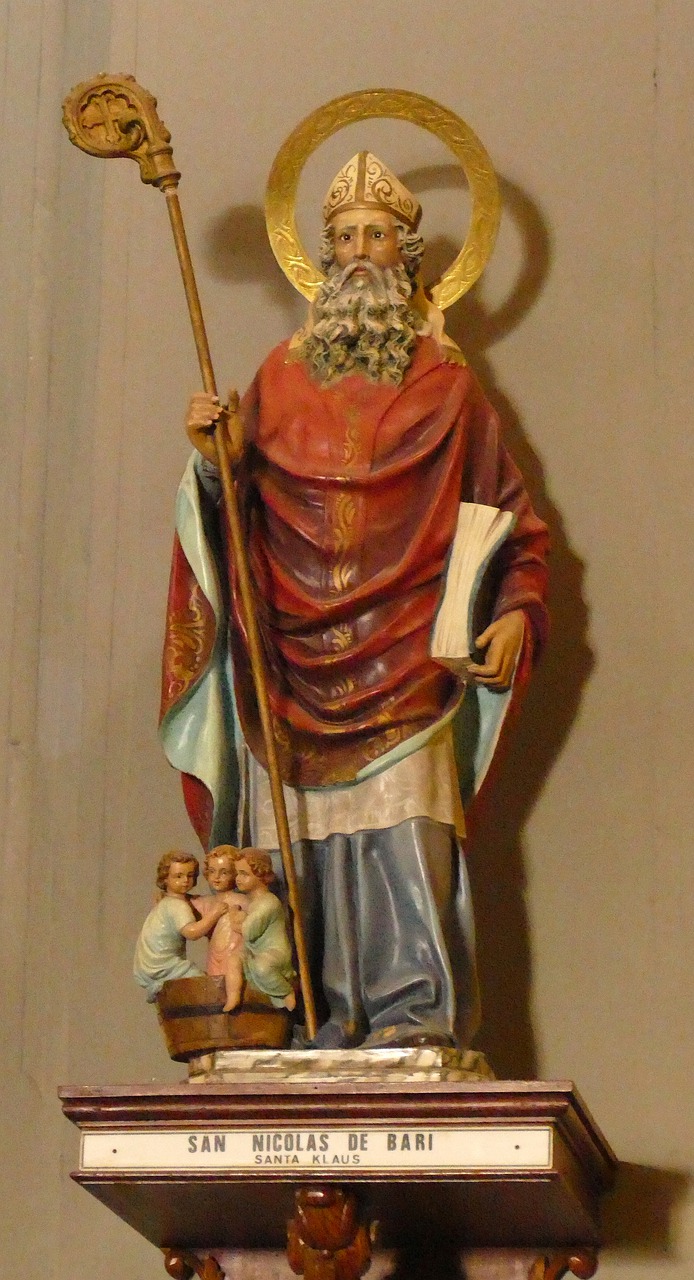 Estatua de San Nicolás, mejor conocido como Santa Claus. | Foto: Pixabay.