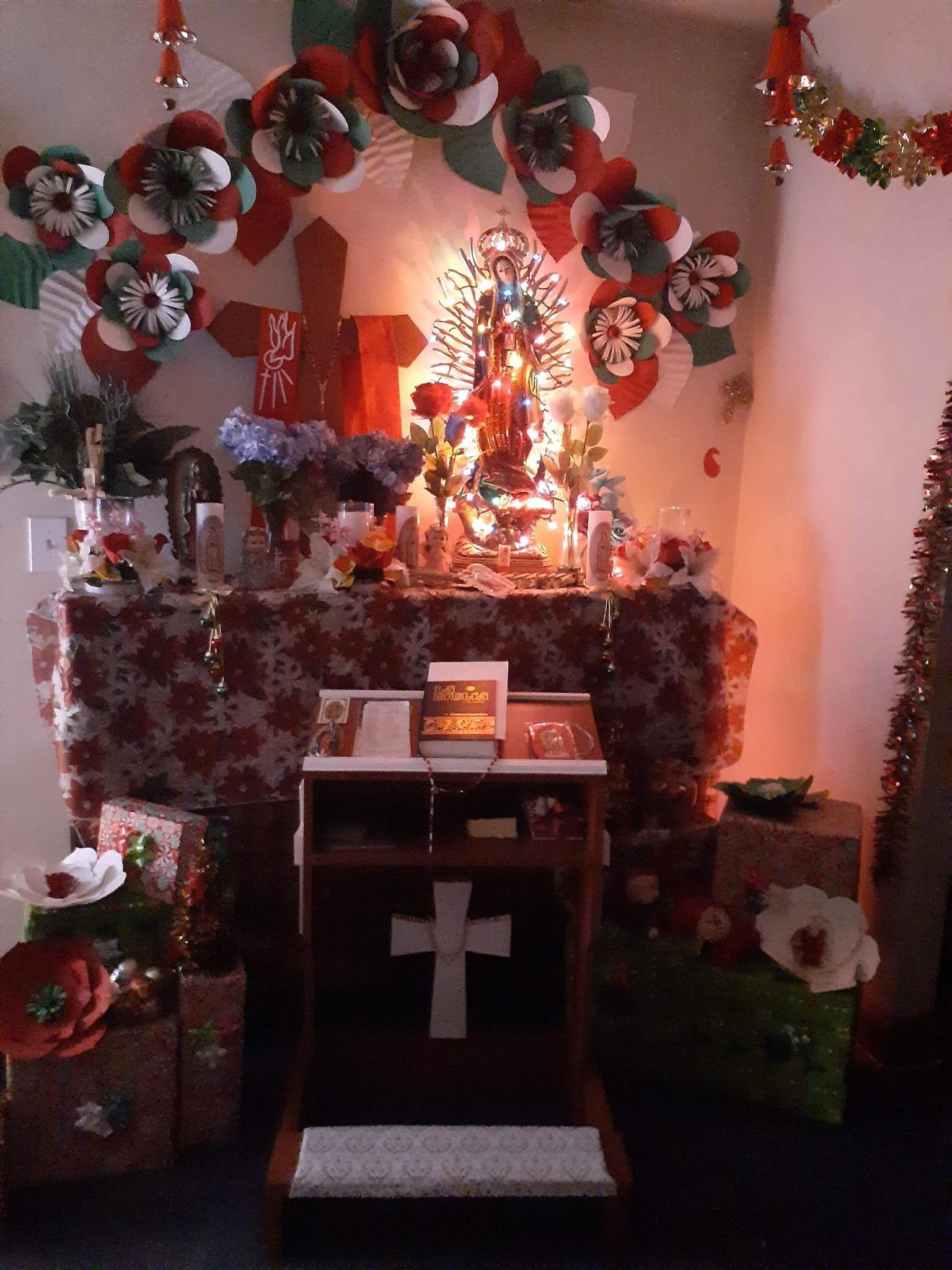 Altar con cruz