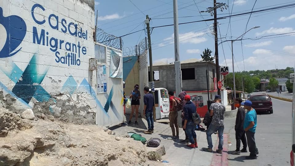 Este refugio tuvo que cerrar sus puertas debido a un brote de coronavirus. | Foto: Facebook de Casa del Migrante Saltillo.