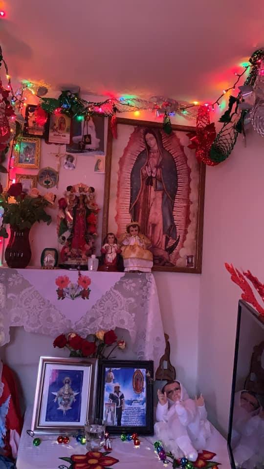 Altar de la Virgen con luces 