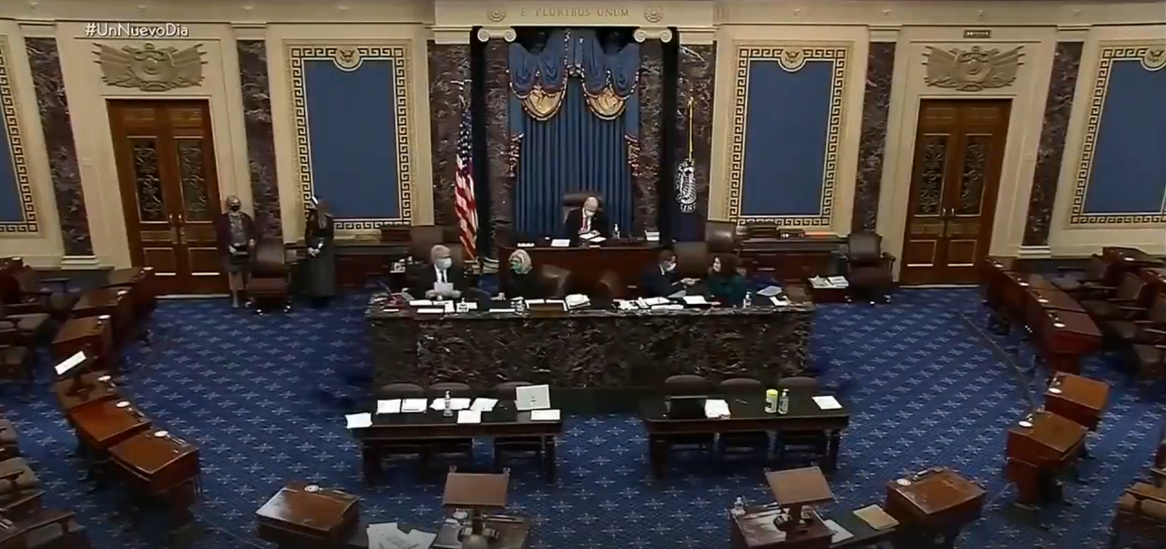 Republicanos y demócratas reunidos en el Congreso durante las negociaciones de un nuevo cheque de ayuda. | Foto: Captura de video.