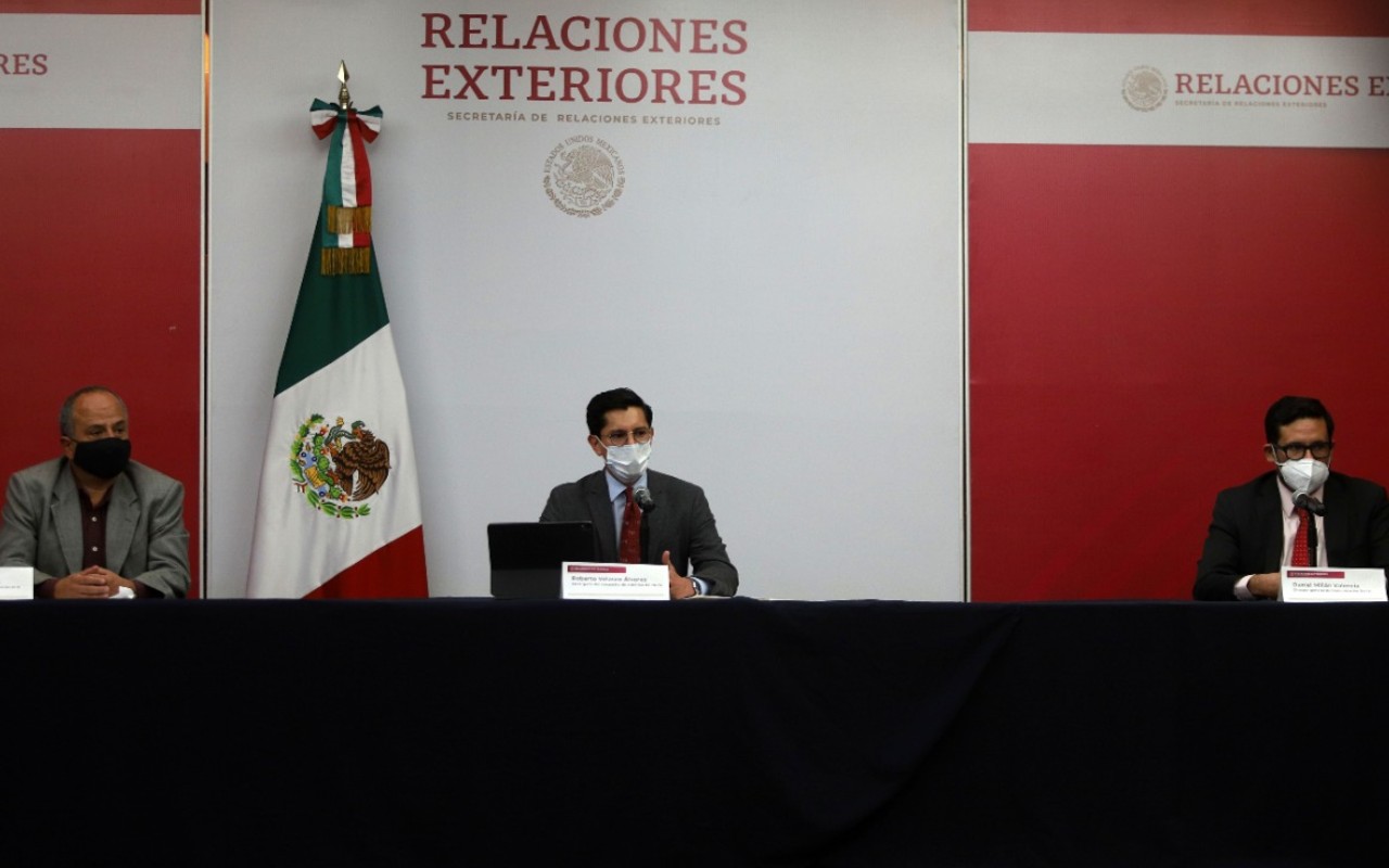 Mexico garantiza vacunas para migrantes en EEUU
