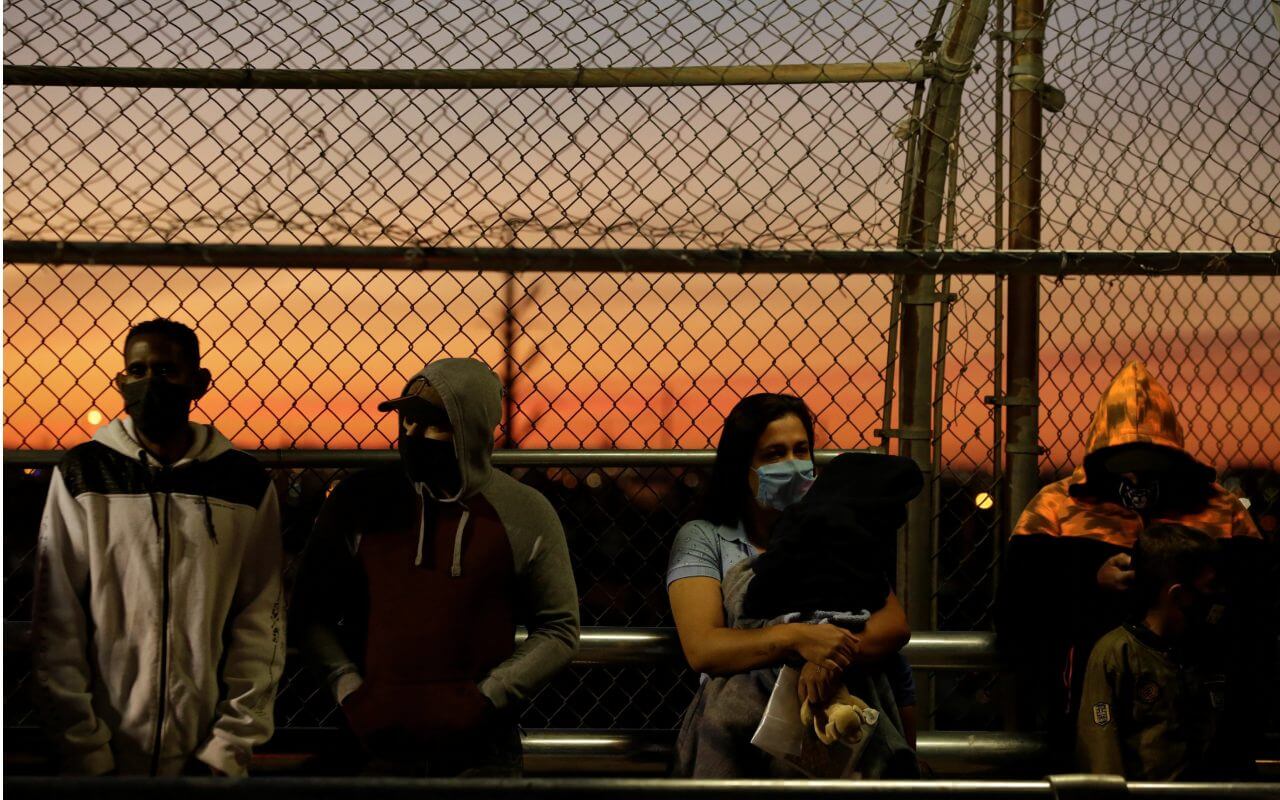 Migrantes afectados por los protocolos de Protección al Migrante, Quédate en México, Voz de América