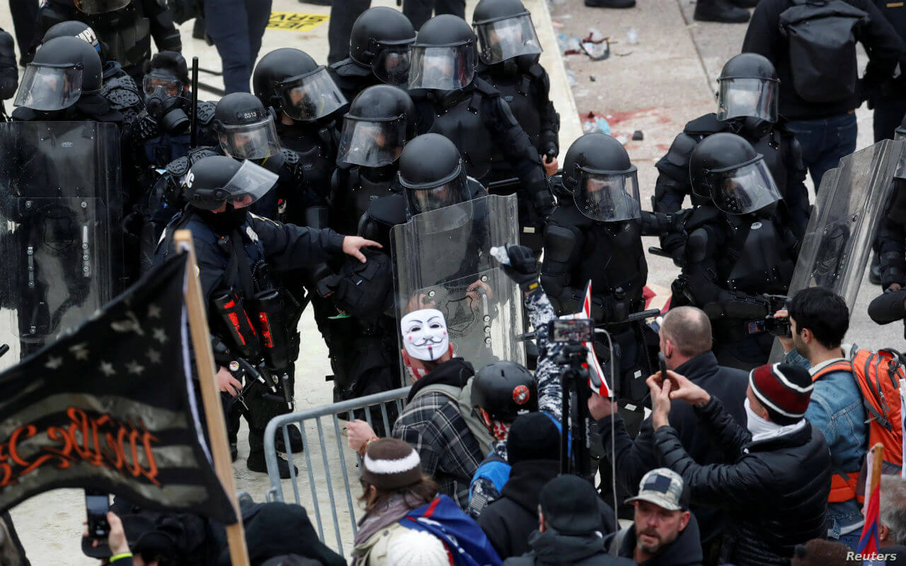 Se planean protestas armadas en los 50 capitales estatales, dice el boletín del FBI Reuters VOA