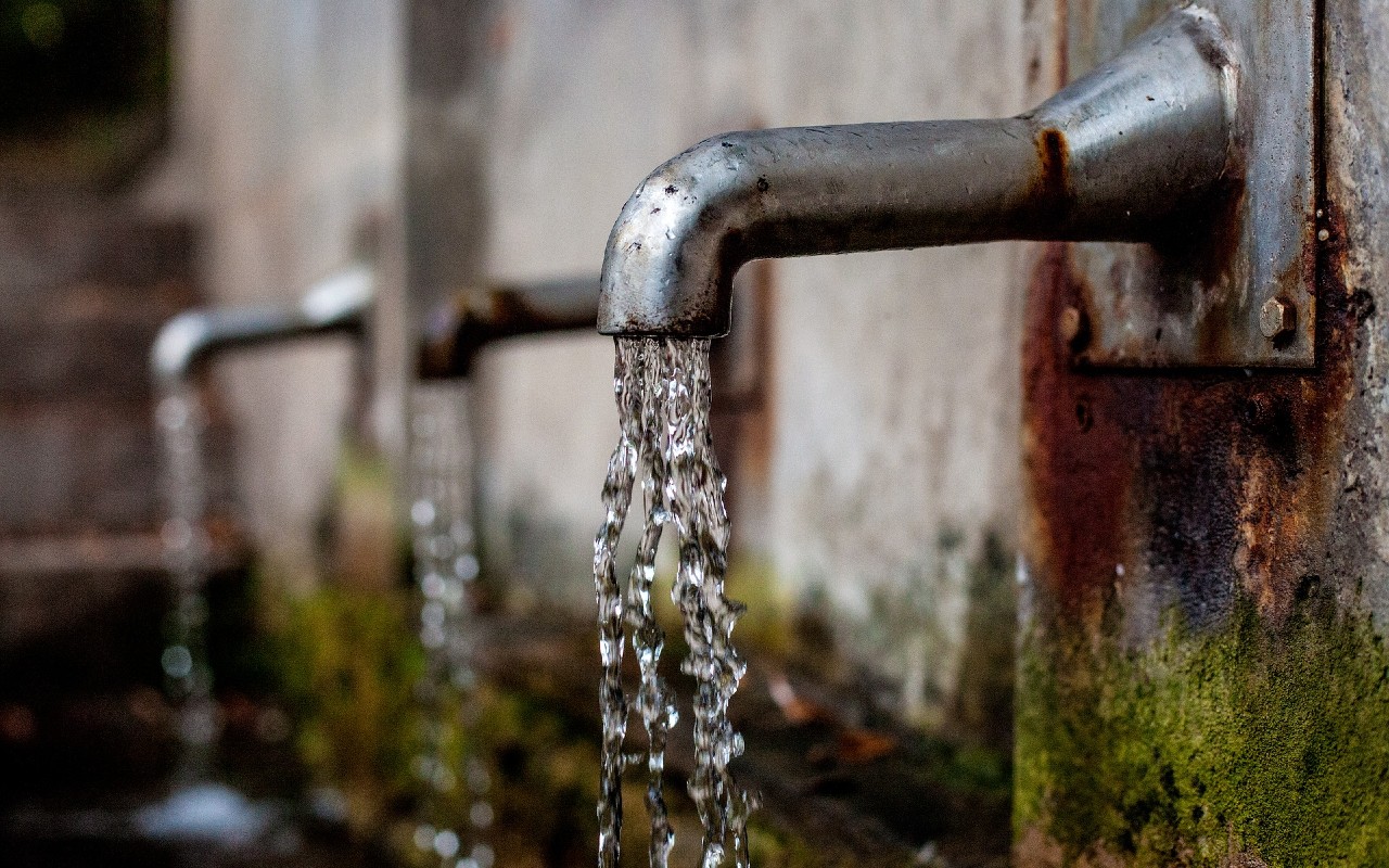 Hackers atacan planta de tratamiento de agua en Florida; su consumo no es seguro Pixabay
