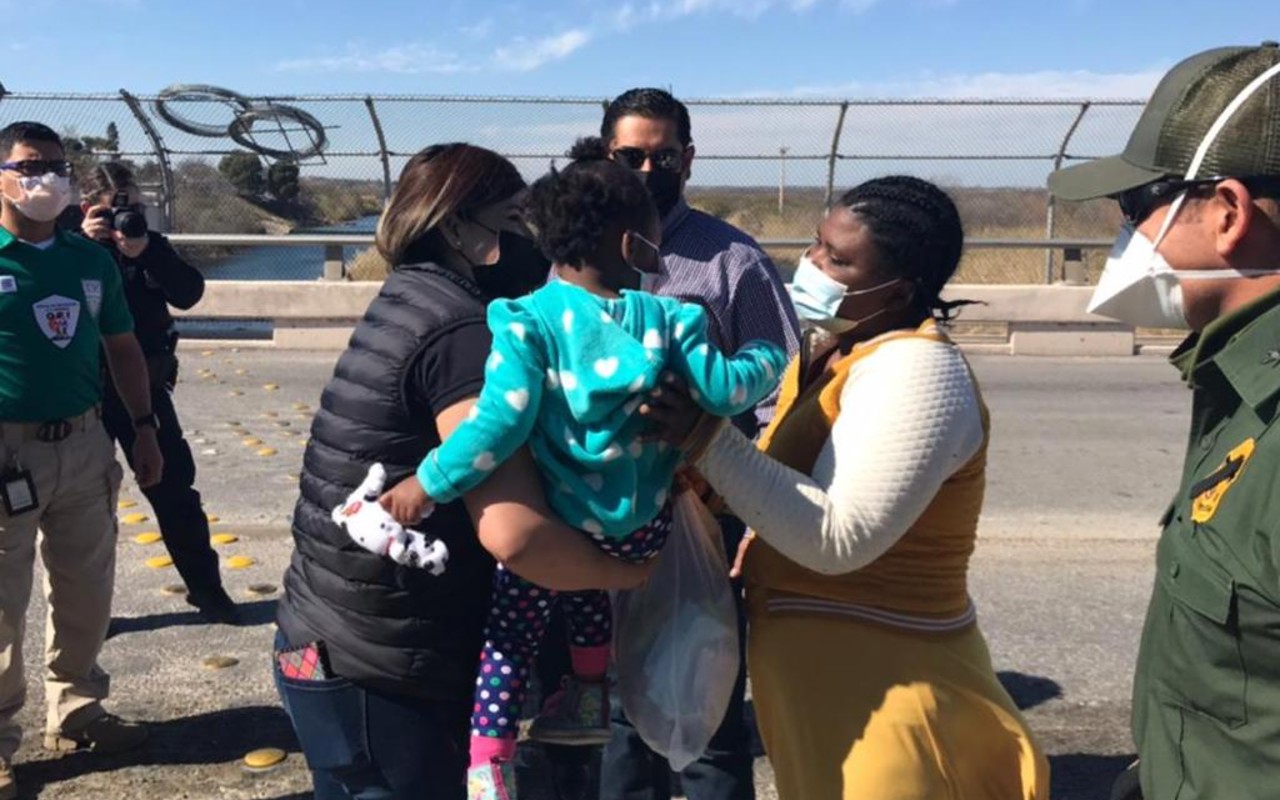 INM devuelve con su madre a menor migrante abandonada en el Río Bravo INM