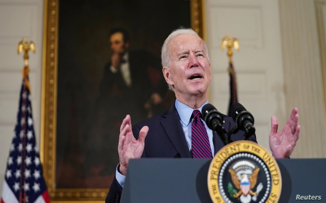 Joe Biden firma orden ejecutiva; relanzará oficina de cooperación con organizaciones religiosas