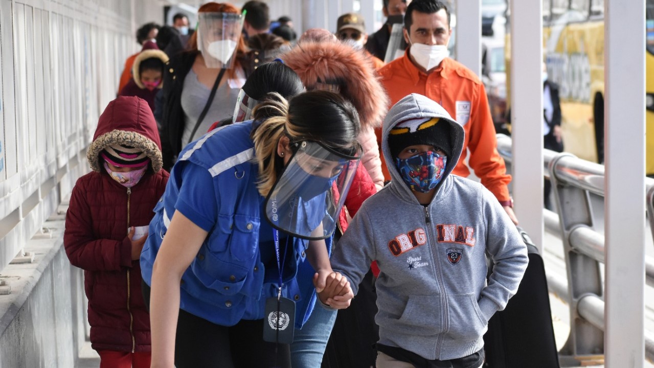 Solicitantes de asilo varados en Ciudad Juárez empiezan a cruzar a USA.