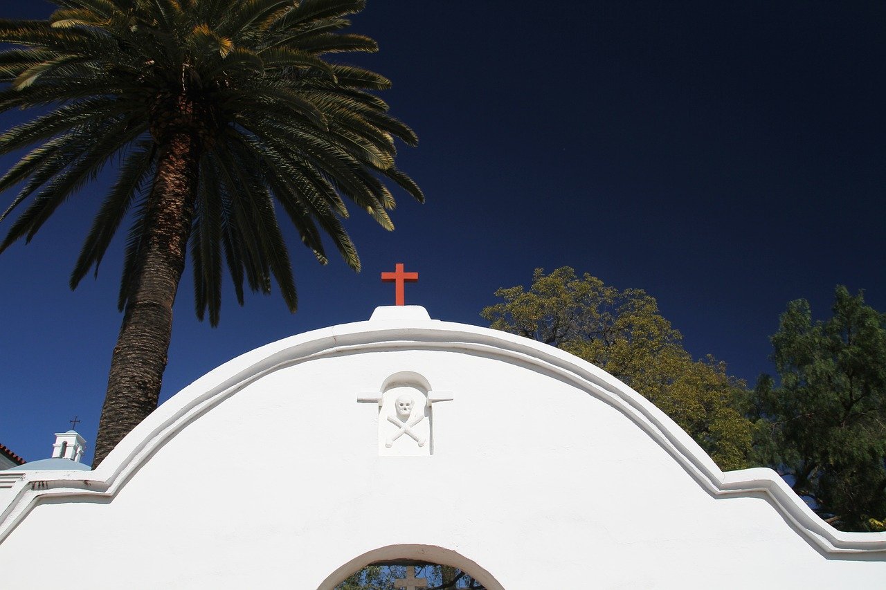 Las iglesias en California no pueden permanecer cerradas. | Foto: Pixabay.