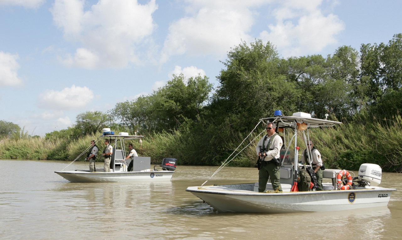 Agentes de la Patrulla Fronteriza vigilan el Río Bravo durante sus operativos de rutina. | Foto: CBP.gov