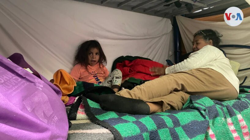 Una de las familias que pasa los días en su hogar de paso en Ciudad Juárez, México.