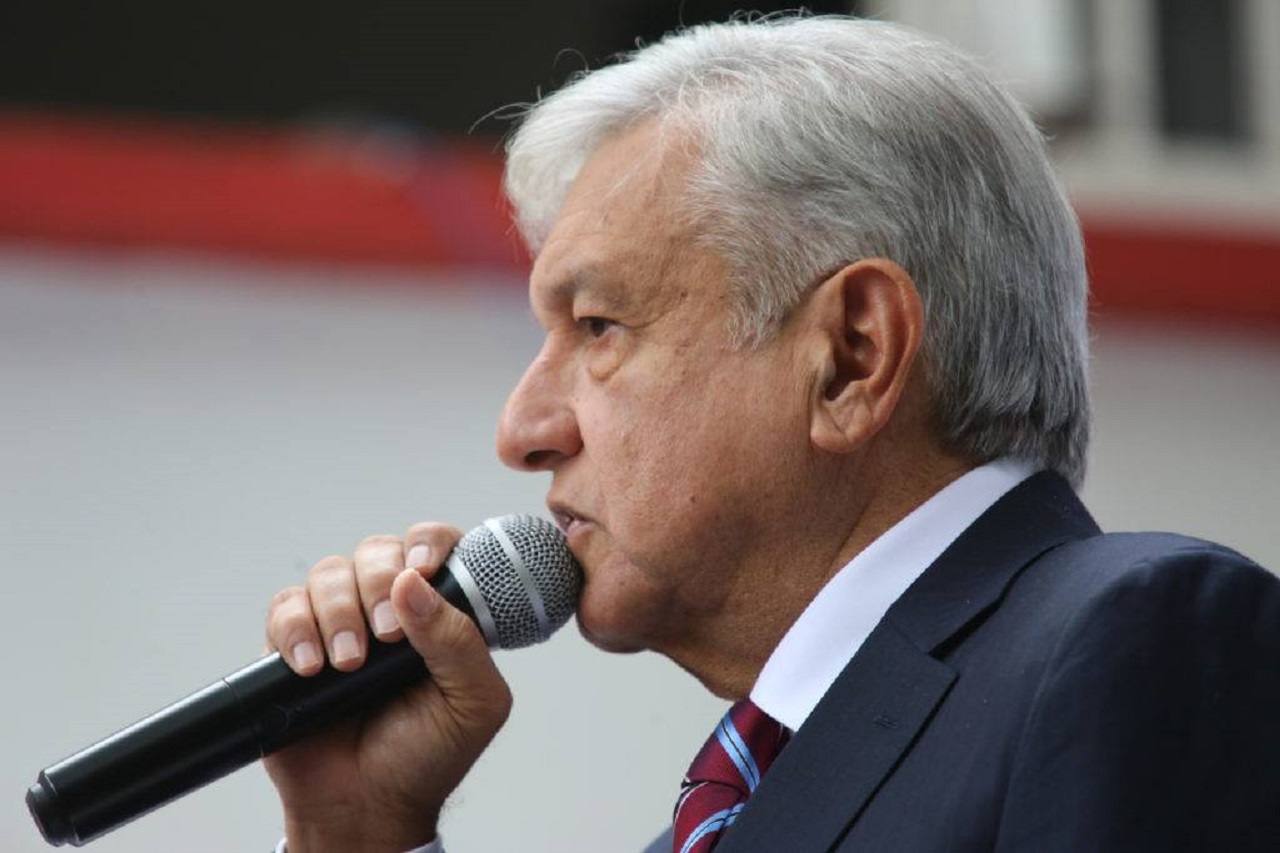 Durante su gobierno, AMLO ha agradecido a los migrantes por el envío de remesas. Sin embargo, los ha despojado de programas como el 3x1. | Foto: Especial.