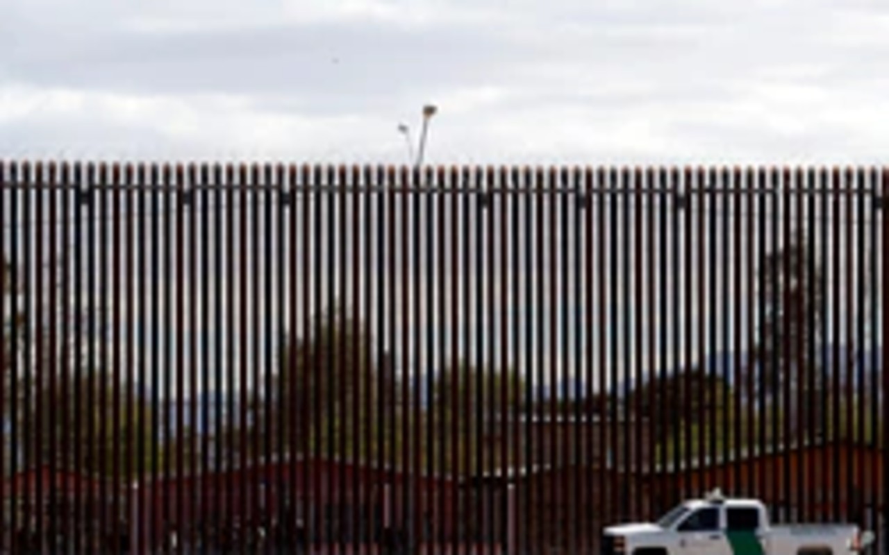 Arizona demanda al gobierno de Joe Biden por frenar construcción del muro fronterizo con México