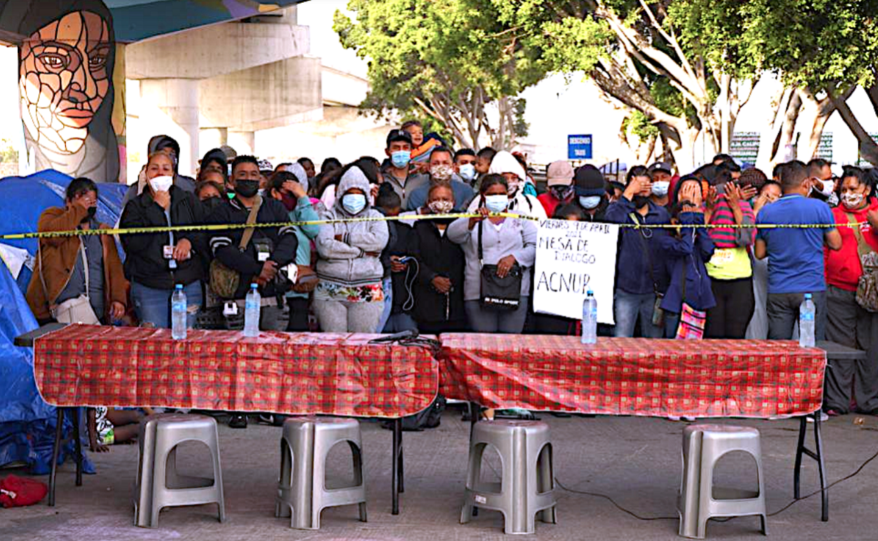 Los migrantes de El Chaparral, en Tijuana, se quedaron esperando por una mesa de diálogo que no ha llegado desde el 30 de marzo. | Foto: Cortesía.