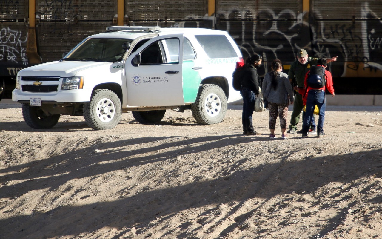 Los menores migrantes se quedarían en Long Beach hasta que las autoridades consigan enviarlos con miembros de su familia o con patrocinadores. | Foto: Reuters / Voz de América