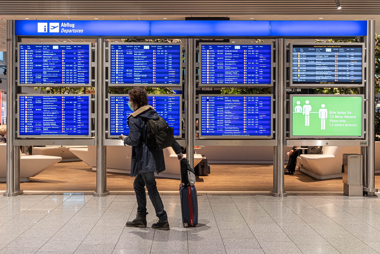 La pandemia de Covid-19 ha obligado a los aeropuertos de todo el mundo a tomar medidas para disminuir los riesgos de contagio. | Foto: Pixabay.