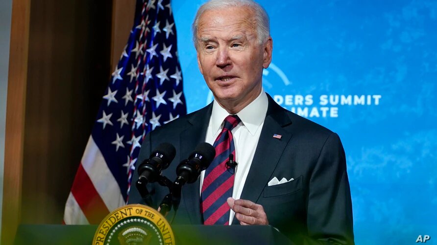 Joe Biden durante la Cumbre de Líderes sobre el Clima virtual, desde el Salón Este de la Casa Blanca, el jueves 22 de abril de 2021 en Washington. | Foto: AP / Voz de América.