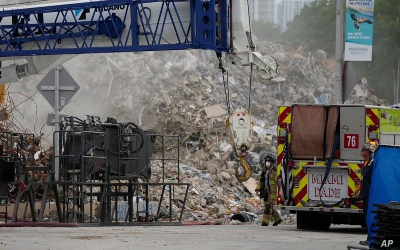 Aumenta a 95 la cifra de muertos en el derrumbe del edificio en Miami. | Foto: VOA / AP.