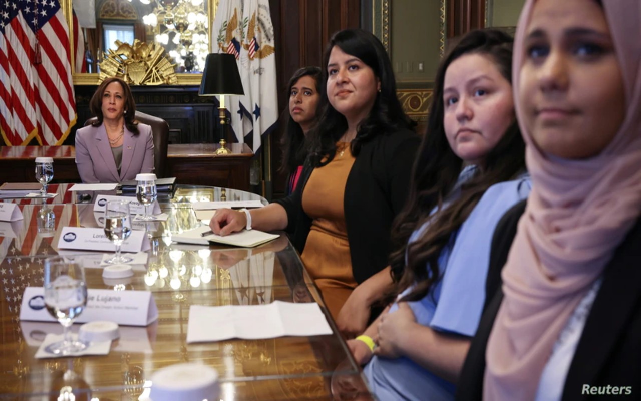 Kamala Harris se reúne con dreamers; opina del fallo contra DACA. | Foto: VOA / Reuters.