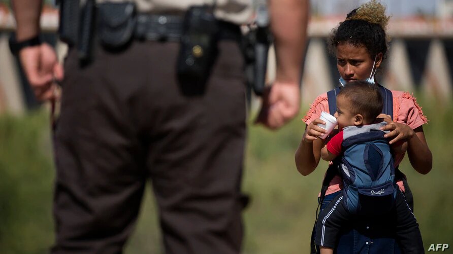 Texas y otros cinco estados pretenden reforzar la frontera y tomar medidas más duras contra la inmigración. | Foto: AFP / VOA.