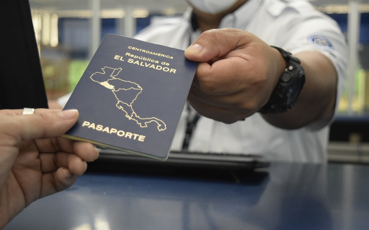 El Pasaporte de El Salvador tiene un costo de 60 dólares | Foto: @migracion_sv