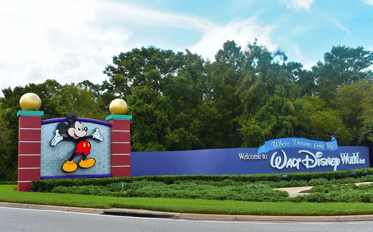 Disney World ofrece trabajo a personas en Florida que ya tengan experiencia como choferes de autobús. | Foto: Pixabay.