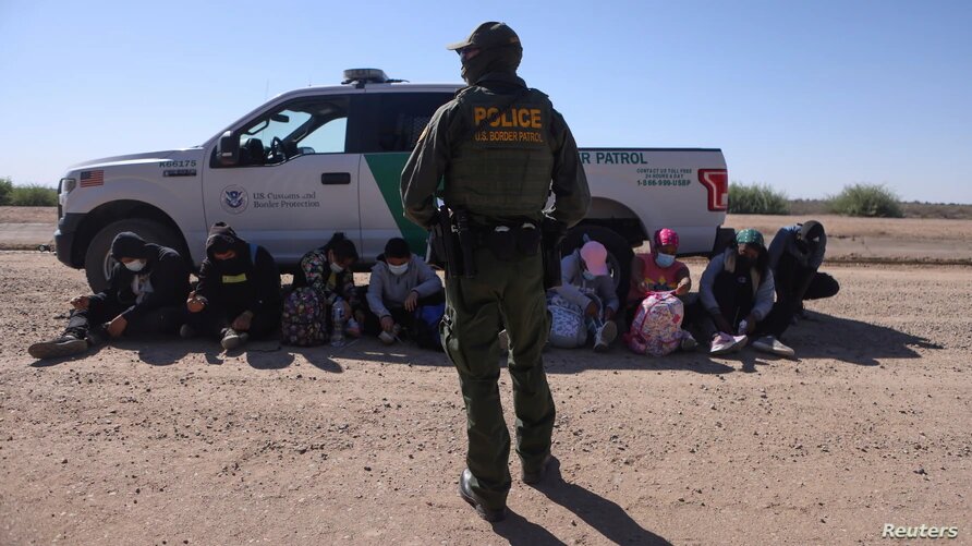 Los niños mexicanos son repatriados a su país de origen debido a una ley de Estados Unidos. | Foto: Reuters / VOA.