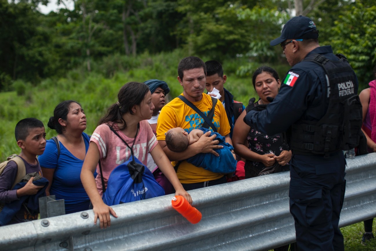 Los problemas que enfrentan las personas en situación de movilidad van desde la falta de empleo hasta la propia seguridad del país al que llegan. | Foto: Cortesía de Alejandro Saldívar, fotorreportero de Proceso.