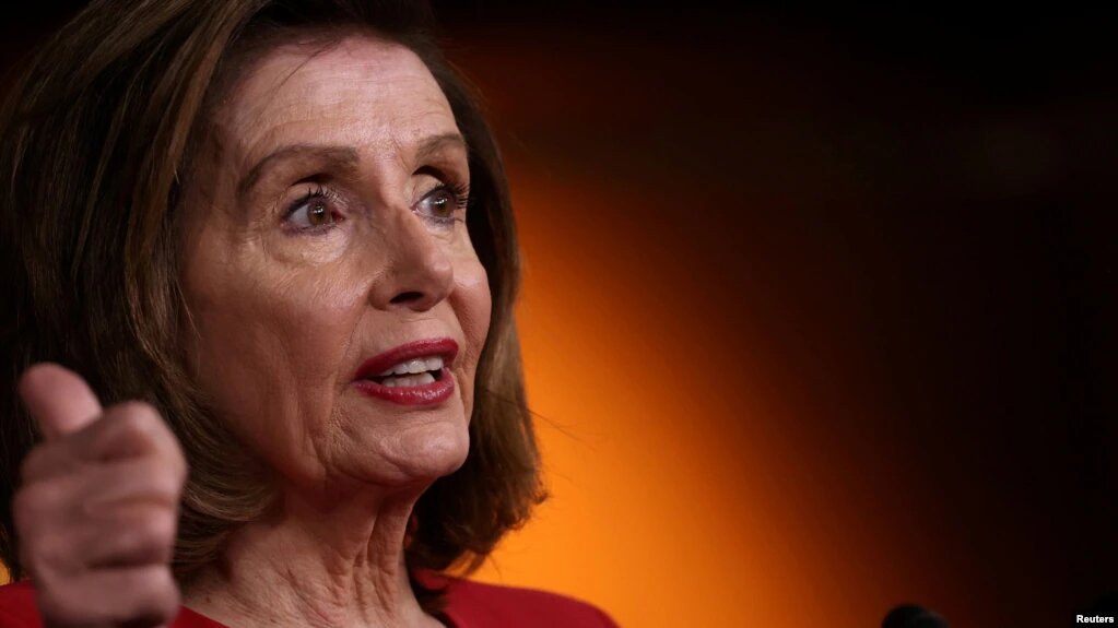 Nancy Pelosi, la líder de la Cámara Baja, cree que el plan de infraestructura se aprobará esta semana. | Foto: VOA/Reuters.