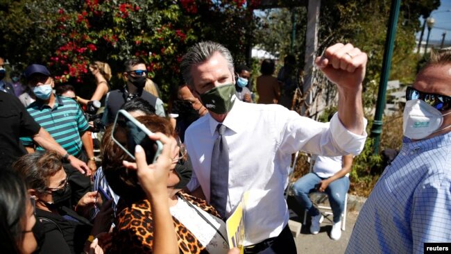El gobernador de California, Gavin Newsom, durante un mitin antes de las elecciones revocatorias el 11 de septiembre de 2021. | Foto: VOA/Reuters.