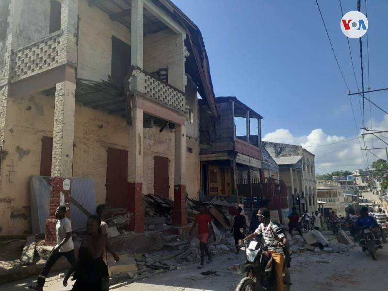 El terremoto de 7.2 grados dejo gran destrucción en Haití. | Foto: Twitter @VozdeAmérica.