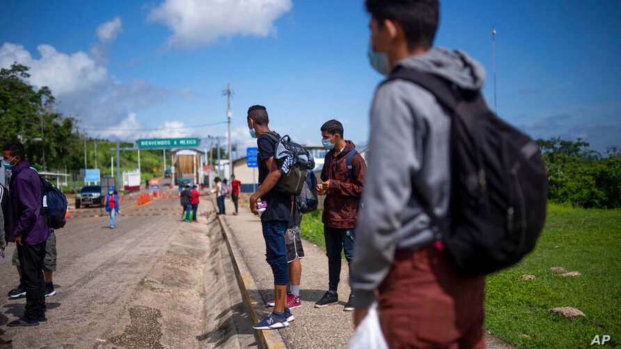 Esta tercera caravana migrante también salió de Chiapas por las malas condiciones de las estaciones migratorias al sur del país. | Foto: AP / VOA.