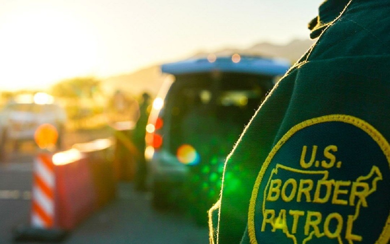 El cierre de la frontera sigue aplicando únicamente para viajes no esenciales entre México y Estados Unidos. | Foto: Twitter @CBP