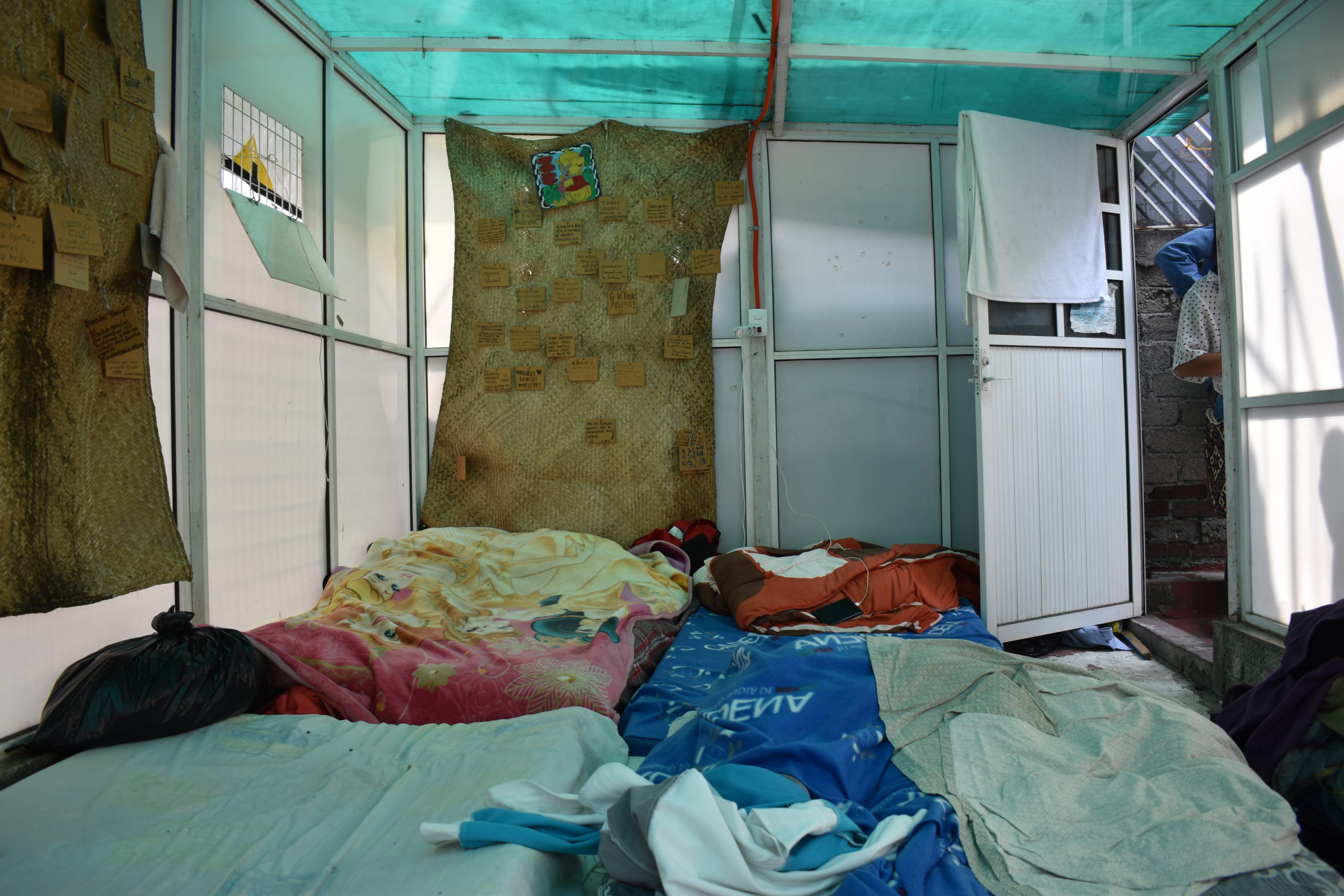 La habitación donde antes dormían las personas migrantes contagiadas con Covid-19. | Foto: Emilio Almaraz / Conexión Migrante.