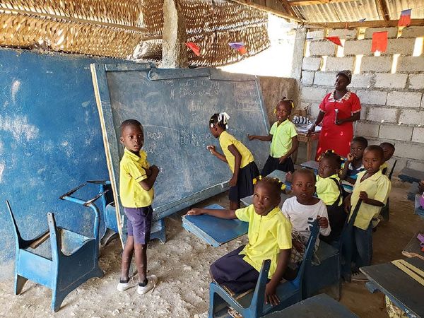 Uno de los proyectos de Christian Aid Ministries en Haití es el Programa Escolar, que enseña a niños y niñas a leer y escribir. | Foto: Christian Aid Ministries.