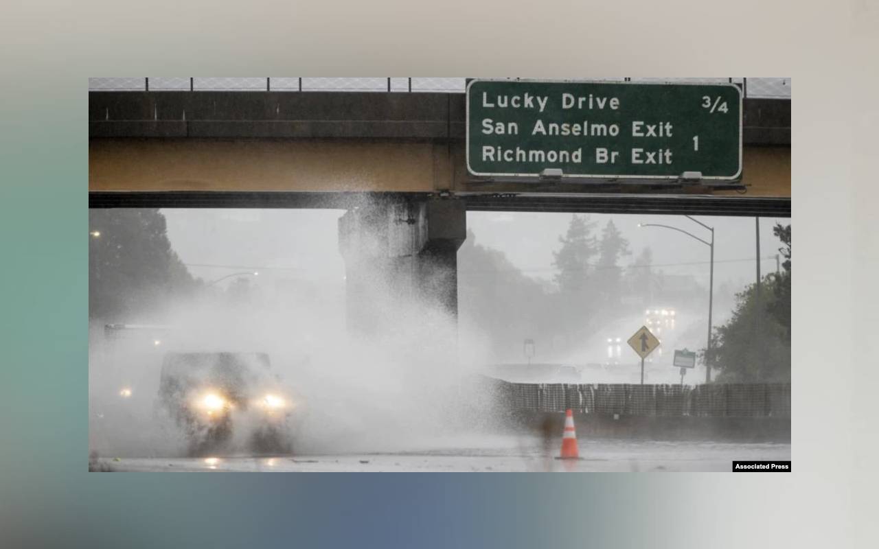 Tormenta causa inundaciones y desastres naturales en California | Foto: VOA - AP