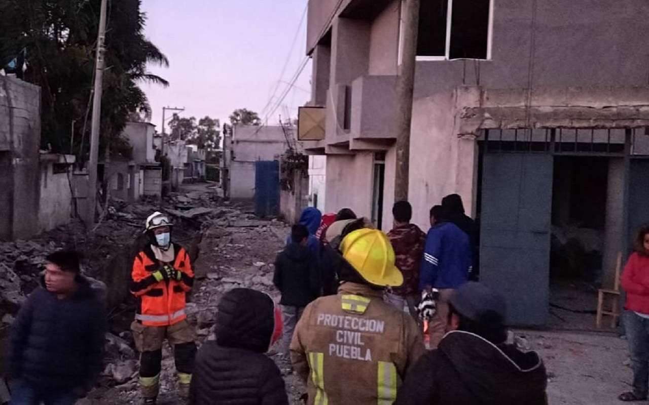 El gobierno de Puebla reparará los daños provocados por la explosión de una toma de gas clandestina. | Foto: Twitter @PCPueblaCapital