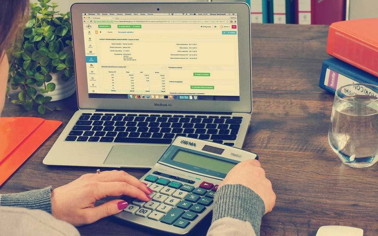 El IRS recomienda hacer el pago y declaración de impuestos de manera electrónica. | Foto: Pixabay.