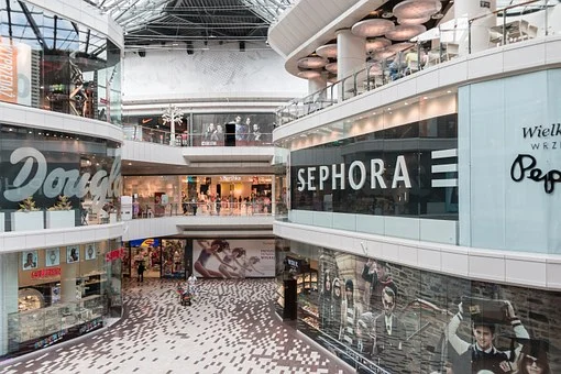 Los centros comerciales se preparan para el aumento de compras con el Black Friday. | Foto: Pixabay.