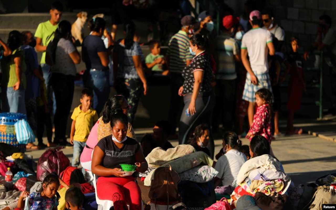 Caravana de migrantes en México avanza tramo en camiones. | Foto: VOA / Reuters.